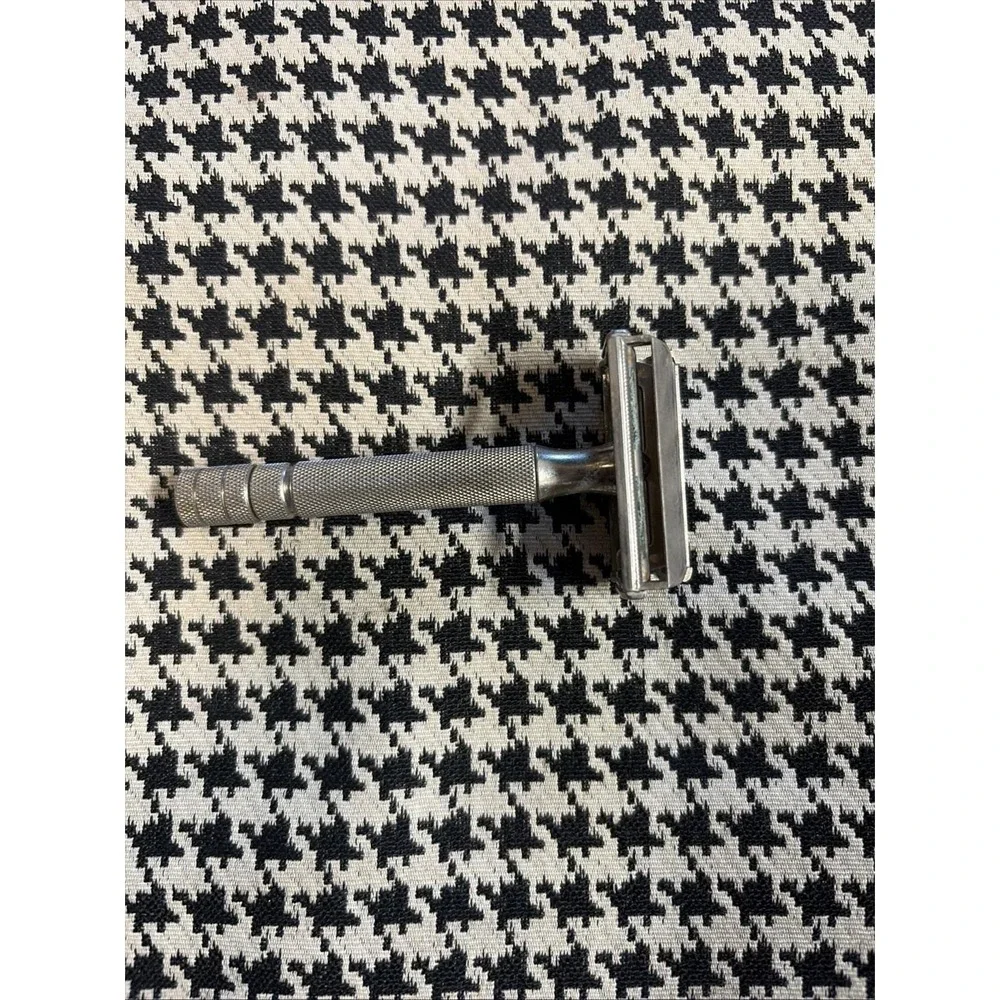 Vintage Gillette Regus Double Edge Razor Shave Silver Tone Made in the USA
